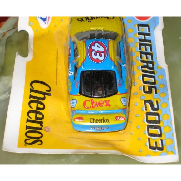 VINTAGE 2003 CHEERIOS 43 PETTY ENTERPRISES DIE CAST DODGE NASCAR CAR 1:64 NIP - Picture 4 of 6